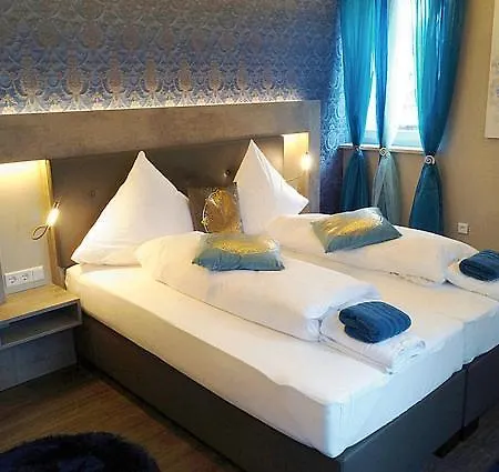Diamond Hotel *